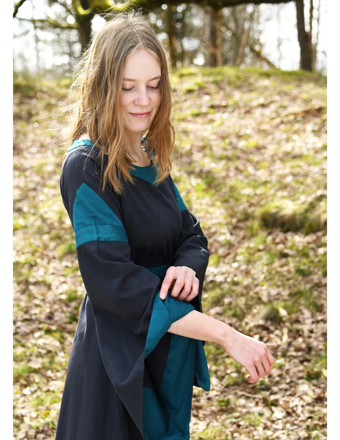 Bliaut Konstanze Robe Médiévale, bleu foncé ⚔️ Boutique Épées