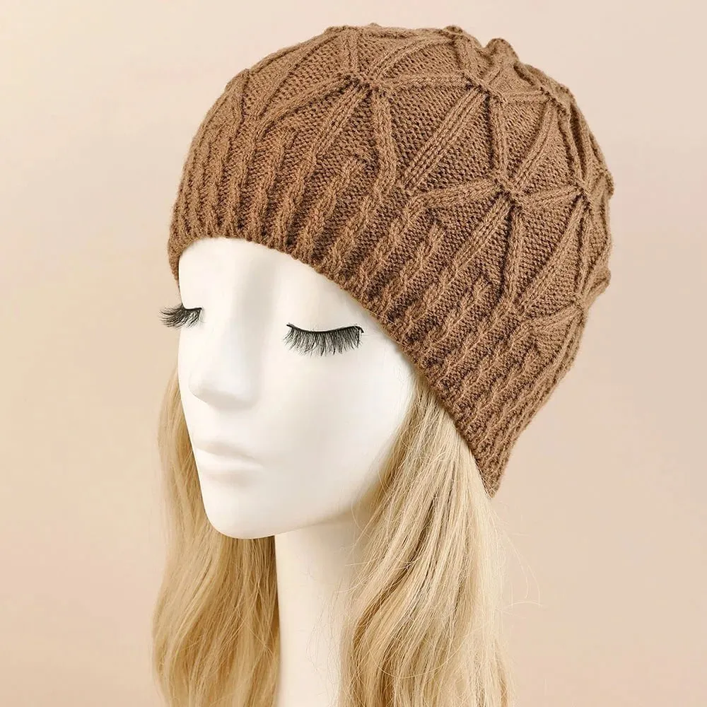 Bonnet en tricot torsadé pour femme : style classique et chic