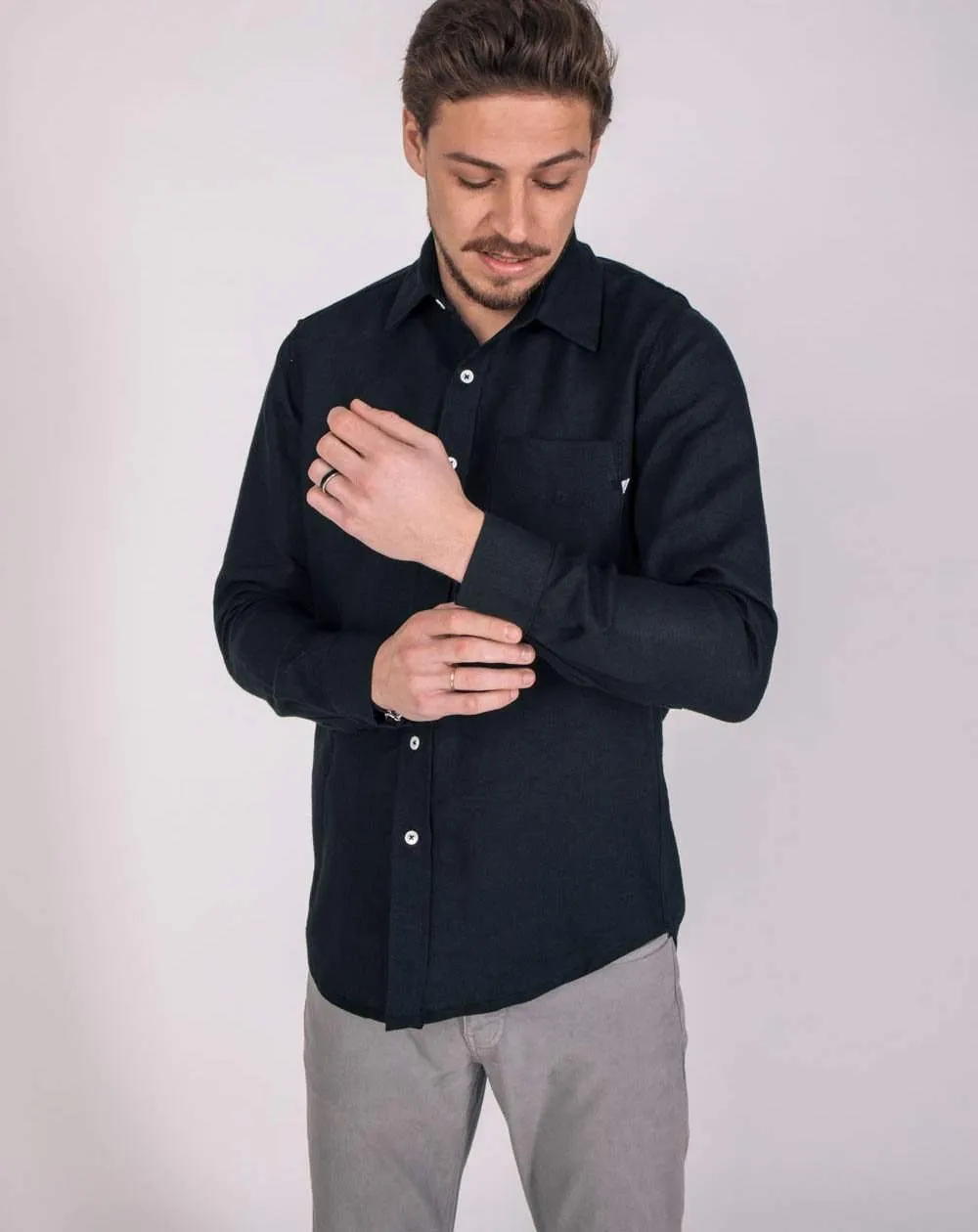 Chemise Homme en Lin Zeus manches longues noir made in France
