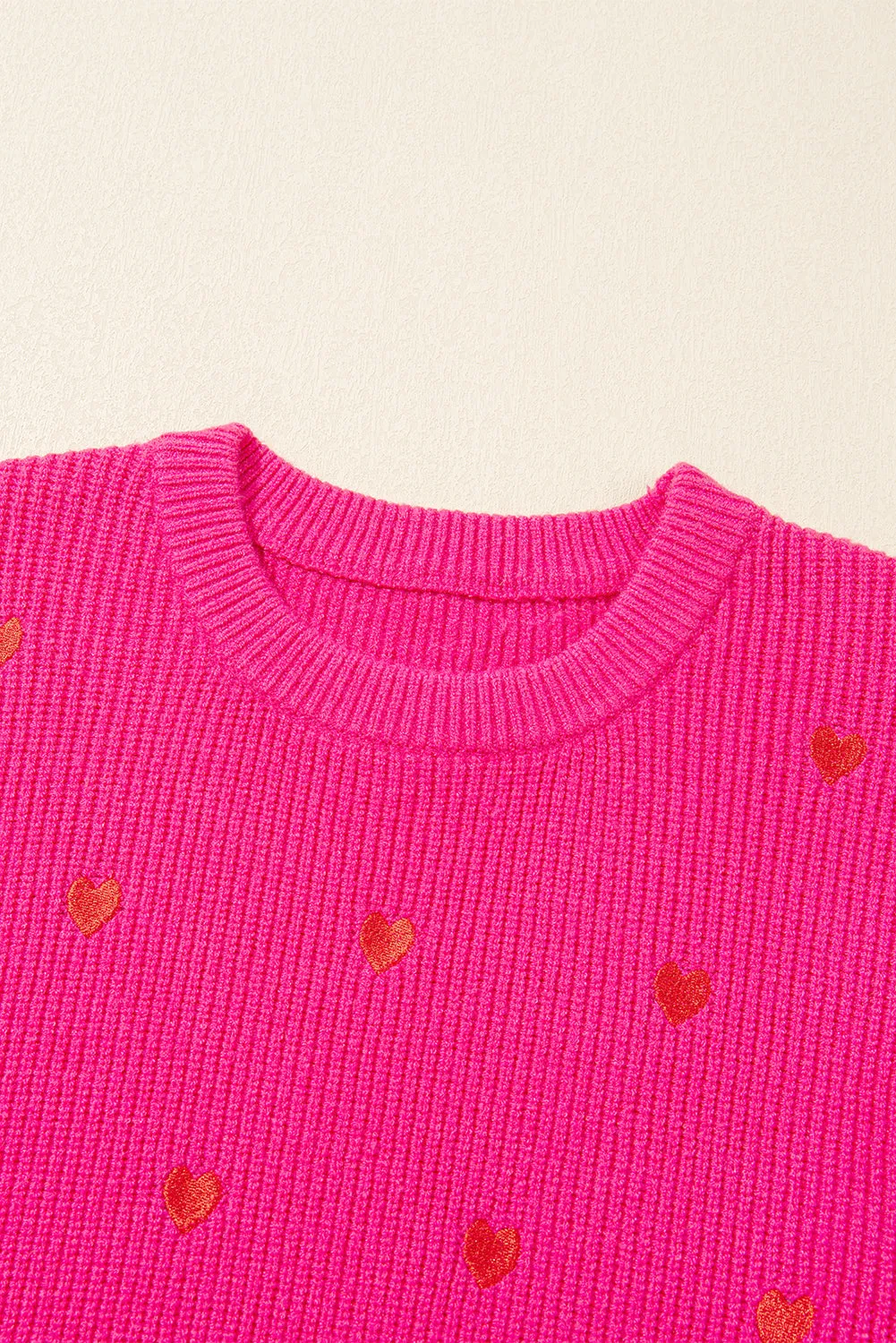 Pull à col rond et épaules tombantes en forme de cur rose rouge